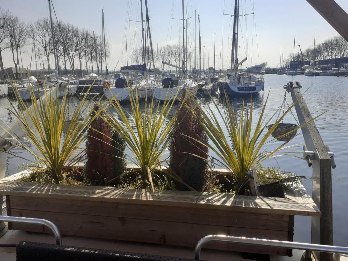 乌伊斯特勒昂 Magnifique Bateau Maison酒店 外观 照片